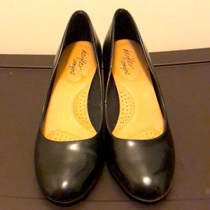 Size 8 DexFlex comfort low heel!